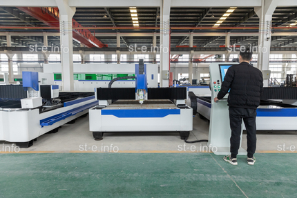ЛАЗЕРНЫЙ СТАНОК ДЛЯ РЕЗКИ МЕТАЛЛА ST-6020R (6000*2000мм) 1,5kWt RAYCUS - st-e.info - Братск
